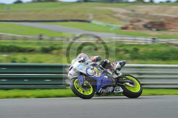 Mallory park Leicestershire;Mallory park photographs;Motorcycle action photographs;event digital images;eventdigitalimages;mallory park;no limits trackday;peter wileman photography;trackday;trackday digital images;trackday photos