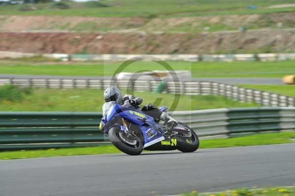 Mallory park Leicestershire;Mallory park photographs;Motorcycle action photographs;event digital images;eventdigitalimages;mallory park;no limits trackday;peter wileman photography;trackday;trackday digital images;trackday photos