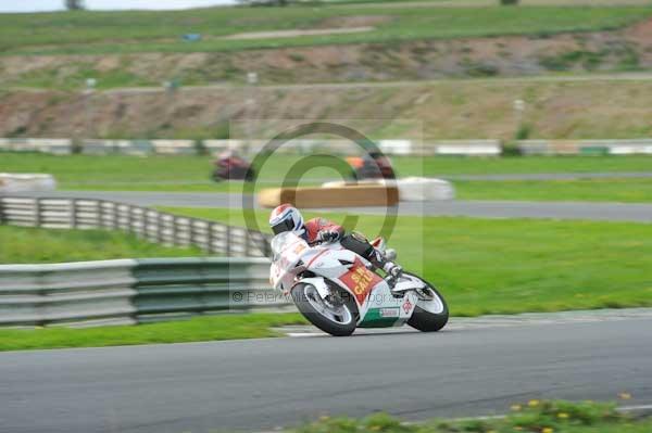 Mallory park Leicestershire;Mallory park photographs;Motorcycle action photographs;event digital images;eventdigitalimages;mallory park;no limits trackday;peter wileman photography;trackday;trackday digital images;trackday photos