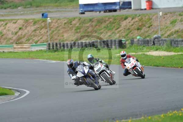 Mallory park Leicestershire;Mallory park photographs;Motorcycle action photographs;event digital images;eventdigitalimages;mallory park;no limits trackday;peter wileman photography;trackday;trackday digital images;trackday photos