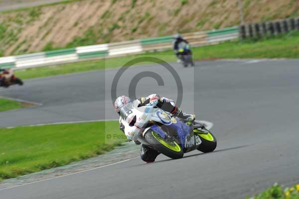 Mallory park Leicestershire;Mallory park photographs;Motorcycle action photographs;event digital images;eventdigitalimages;mallory park;no limits trackday;peter wileman photography;trackday;trackday digital images;trackday photos