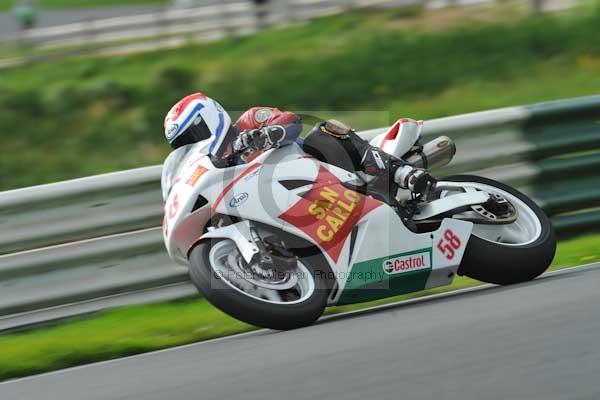 Mallory park Leicestershire;Mallory park photographs;Motorcycle action photographs;event digital images;eventdigitalimages;mallory park;no limits trackday;peter wileman photography;trackday;trackday digital images;trackday photos