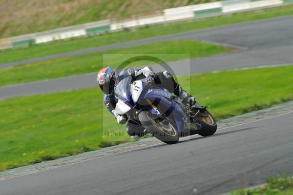 Mallory park Leicestershire;Mallory park photographs;Motorcycle action photographs;event digital images;eventdigitalimages;mallory park;no limits trackday;peter wileman photography;trackday;trackday digital images;trackday photos