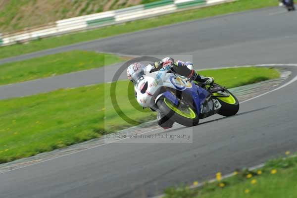 Mallory park Leicestershire;Mallory park photographs;Motorcycle action photographs;event digital images;eventdigitalimages;mallory park;no limits trackday;peter wileman photography;trackday;trackday digital images;trackday photos