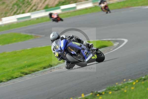 Mallory park Leicestershire;Mallory park photographs;Motorcycle action photographs;event digital images;eventdigitalimages;mallory park;no limits trackday;peter wileman photography;trackday;trackday digital images;trackday photos