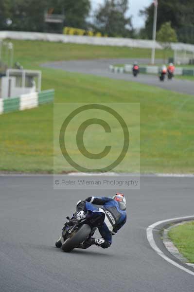 Mallory park Leicestershire;Mallory park photographs;Motorcycle action photographs;event digital images;eventdigitalimages;mallory park;no limits trackday;peter wileman photography;trackday;trackday digital images;trackday photos