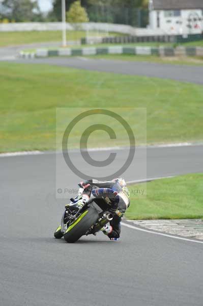 Mallory park Leicestershire;Mallory park photographs;Motorcycle action photographs;event digital images;eventdigitalimages;mallory park;no limits trackday;peter wileman photography;trackday;trackday digital images;trackday photos