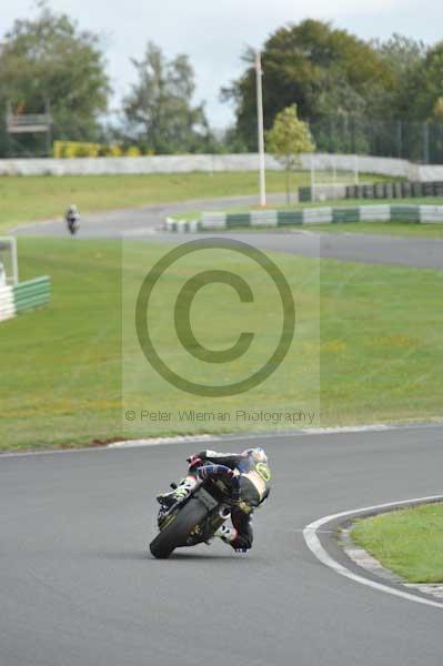 Mallory park Leicestershire;Mallory park photographs;Motorcycle action photographs;event digital images;eventdigitalimages;mallory park;no limits trackday;peter wileman photography;trackday;trackday digital images;trackday photos
