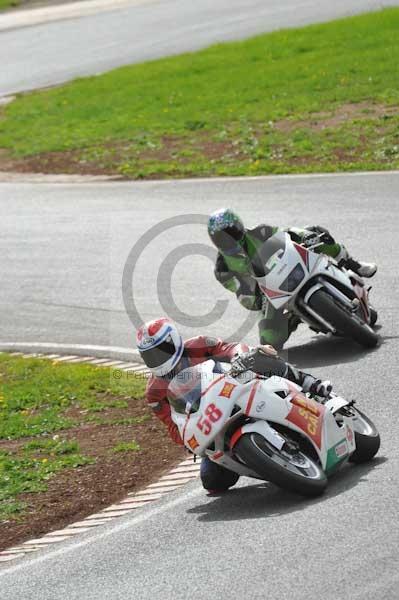 Mallory park Leicestershire;Mallory park photographs;Motorcycle action photographs;event digital images;eventdigitalimages;mallory park;no limits trackday;peter wileman photography;trackday;trackday digital images;trackday photos