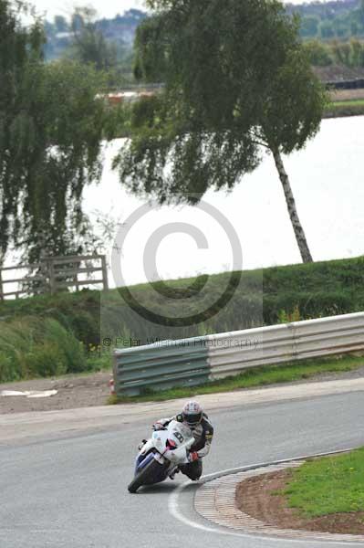 Mallory park Leicestershire;Mallory park photographs;Motorcycle action photographs;event digital images;eventdigitalimages;mallory park;no limits trackday;peter wileman photography;trackday;trackday digital images;trackday photos