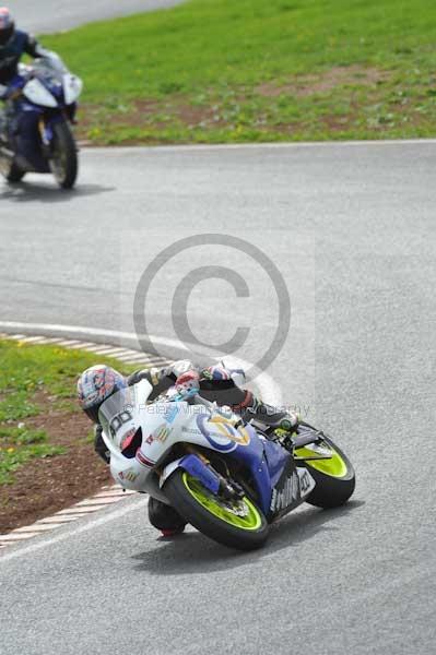 Mallory park Leicestershire;Mallory park photographs;Motorcycle action photographs;event digital images;eventdigitalimages;mallory park;no limits trackday;peter wileman photography;trackday;trackday digital images;trackday photos