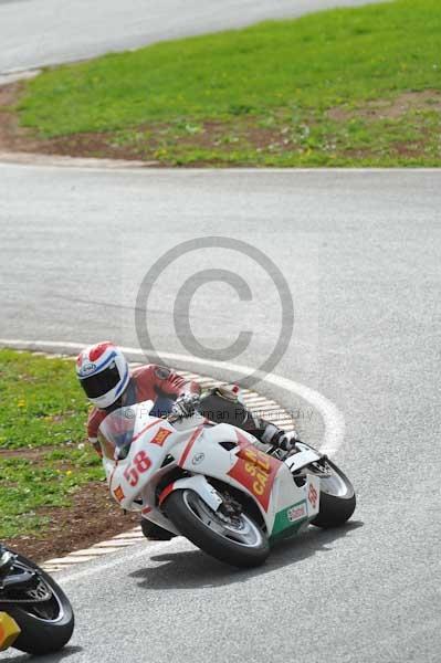 Mallory park Leicestershire;Mallory park photographs;Motorcycle action photographs;event digital images;eventdigitalimages;mallory park;no limits trackday;peter wileman photography;trackday;trackday digital images;trackday photos