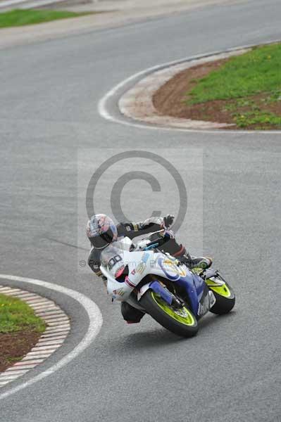 Mallory park Leicestershire;Mallory park photographs;Motorcycle action photographs;event digital images;eventdigitalimages;mallory park;no limits trackday;peter wileman photography;trackday;trackday digital images;trackday photos