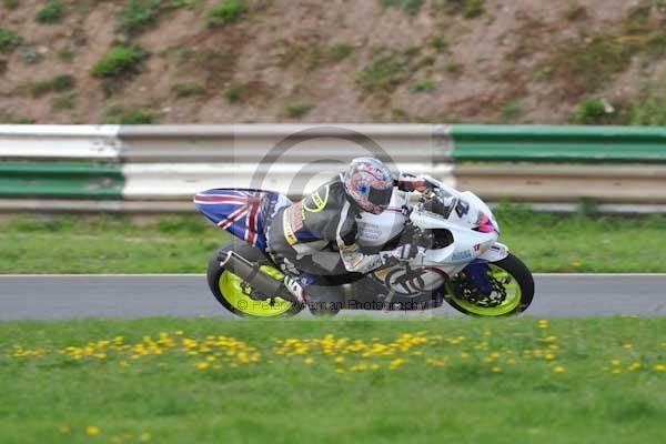 Mallory park Leicestershire;Mallory park photographs;Motorcycle action photographs;event digital images;eventdigitalimages;mallory park;no limits trackday;peter wileman photography;trackday;trackday digital images;trackday photos