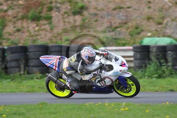 Mallory park Leicestershire;Mallory park photographs;Motorcycle action photographs;event digital images;eventdigitalimages;mallory park;no limits trackday;peter wileman photography;trackday;trackday digital images;trackday photos