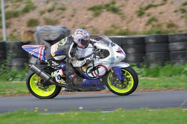 Mallory park Leicestershire;Mallory park photographs;Motorcycle action photographs;event digital images;eventdigitalimages;mallory park;no limits trackday;peter wileman photography;trackday;trackday digital images;trackday photos