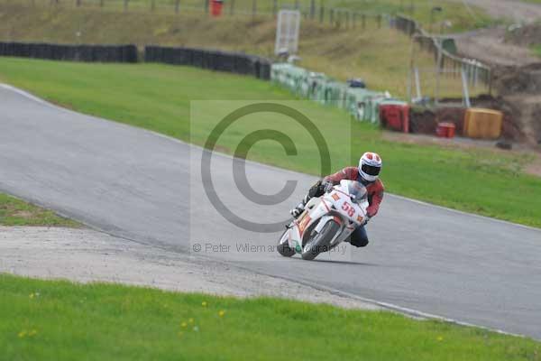Mallory park Leicestershire;Mallory park photographs;Motorcycle action photographs;event digital images;eventdigitalimages;mallory park;no limits trackday;peter wileman photography;trackday;trackday digital images;trackday photos