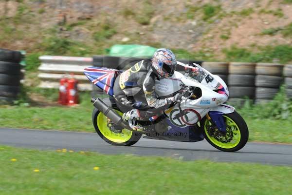Mallory park Leicestershire;Mallory park photographs;Motorcycle action photographs;event digital images;eventdigitalimages;mallory park;no limits trackday;peter wileman photography;trackday;trackday digital images;trackday photos