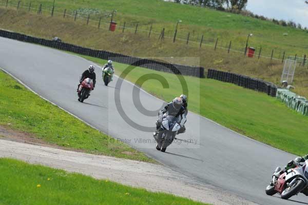 Mallory park Leicestershire;Mallory park photographs;Motorcycle action photographs;event digital images;eventdigitalimages;mallory park;no limits trackday;peter wileman photography;trackday;trackday digital images;trackday photos