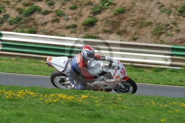 Mallory park Leicestershire;Mallory park photographs;Motorcycle action photographs;event digital images;eventdigitalimages;mallory park;no limits trackday;peter wileman photography;trackday;trackday digital images;trackday photos