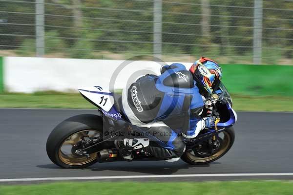 Mallory park Leicestershire;Mallory park photographs;Motorcycle action photographs;event digital images;eventdigitalimages;mallory park;no limits trackday;peter wileman photography;trackday;trackday digital images;trackday photos