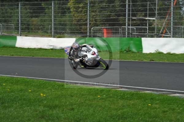 Mallory park Leicestershire;Mallory park photographs;Motorcycle action photographs;event digital images;eventdigitalimages;mallory park;no limits trackday;peter wileman photography;trackday;trackday digital images;trackday photos