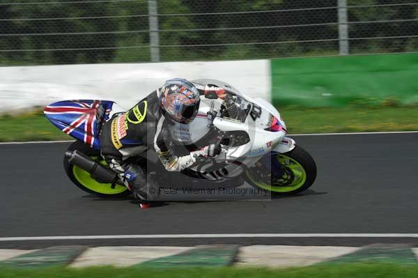 Mallory park Leicestershire;Mallory park photographs;Motorcycle action photographs;event digital images;eventdigitalimages;mallory park;no limits trackday;peter wileman photography;trackday;trackday digital images;trackday photos