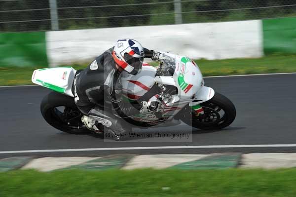 Mallory park Leicestershire;Mallory park photographs;Motorcycle action photographs;event digital images;eventdigitalimages;mallory park;no limits trackday;peter wileman photography;trackday;trackday digital images;trackday photos