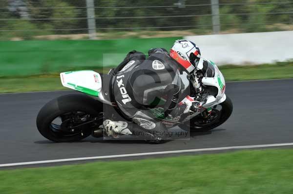 Mallory park Leicestershire;Mallory park photographs;Motorcycle action photographs;event digital images;eventdigitalimages;mallory park;no limits trackday;peter wileman photography;trackday;trackday digital images;trackday photos
