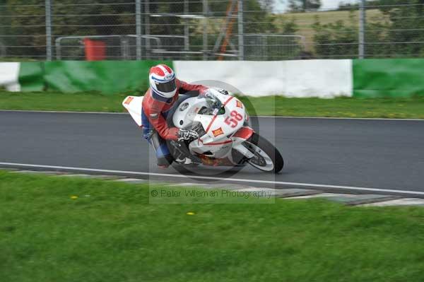 Mallory park Leicestershire;Mallory park photographs;Motorcycle action photographs;event digital images;eventdigitalimages;mallory park;no limits trackday;peter wileman photography;trackday;trackday digital images;trackday photos