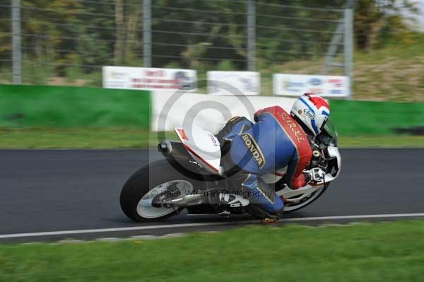 Mallory park Leicestershire;Mallory park photographs;Motorcycle action photographs;event digital images;eventdigitalimages;mallory park;no limits trackday;peter wileman photography;trackday;trackday digital images;trackday photos