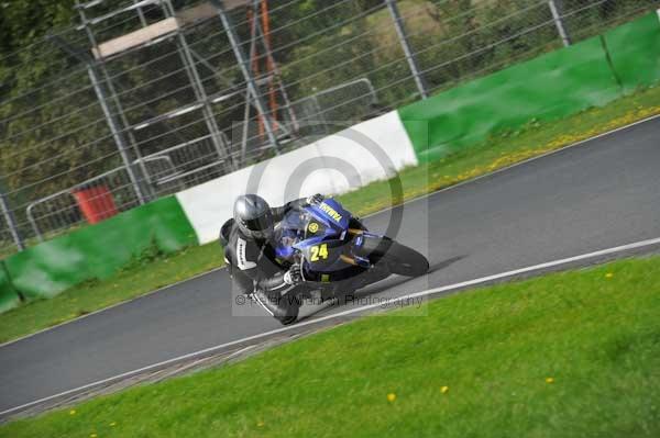 Mallory park Leicestershire;Mallory park photographs;Motorcycle action photographs;event digital images;eventdigitalimages;mallory park;no limits trackday;peter wileman photography;trackday;trackday digital images;trackday photos