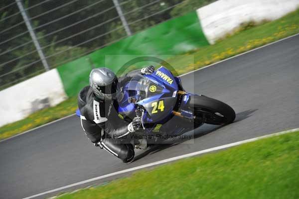 Mallory park Leicestershire;Mallory park photographs;Motorcycle action photographs;event digital images;eventdigitalimages;mallory park;no limits trackday;peter wileman photography;trackday;trackday digital images;trackday photos