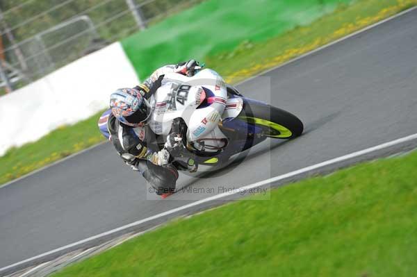 Mallory park Leicestershire;Mallory park photographs;Motorcycle action photographs;event digital images;eventdigitalimages;mallory park;no limits trackday;peter wileman photography;trackday;trackday digital images;trackday photos