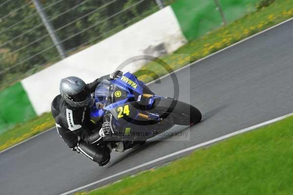 Mallory park Leicestershire;Mallory park photographs;Motorcycle action photographs;event digital images;eventdigitalimages;mallory park;no limits trackday;peter wileman photography;trackday;trackday digital images;trackday photos