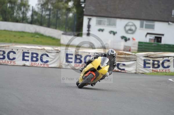 Mallory park Leicestershire;Mallory park photographs;Motorcycle action photographs;event digital images;eventdigitalimages;mallory park;no limits trackday;peter wileman photography;trackday;trackday digital images;trackday photos