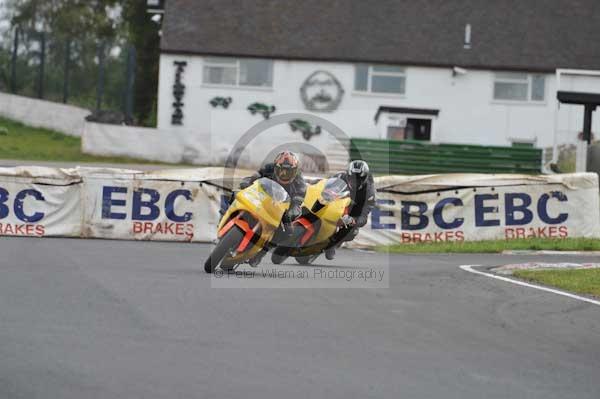 Mallory park Leicestershire;Mallory park photographs;Motorcycle action photographs;event digital images;eventdigitalimages;mallory park;no limits trackday;peter wileman photography;trackday;trackday digital images;trackday photos