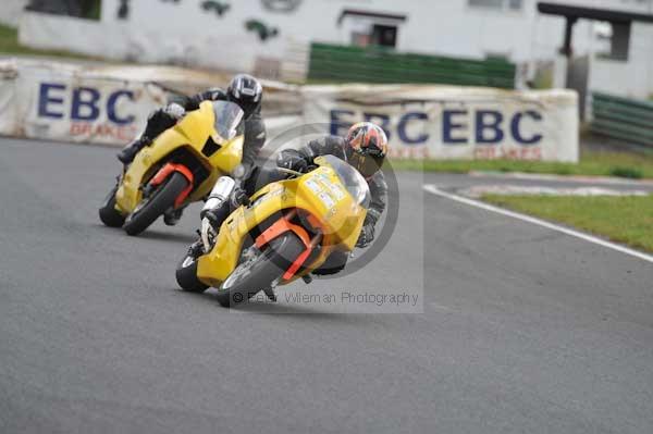 Mallory park Leicestershire;Mallory park photographs;Motorcycle action photographs;event digital images;eventdigitalimages;mallory park;no limits trackday;peter wileman photography;trackday;trackday digital images;trackday photos