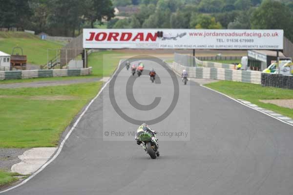 Mallory park Leicestershire;Mallory park photographs;Motorcycle action photographs;event digital images;eventdigitalimages;mallory park;no limits trackday;peter wileman photography;trackday;trackday digital images;trackday photos