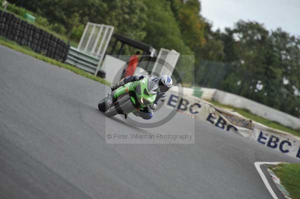 Mallory park Leicestershire;Mallory park photographs;Motorcycle action photographs;event digital images;eventdigitalimages;mallory park;no limits trackday;peter wileman photography;trackday;trackday digital images;trackday photos