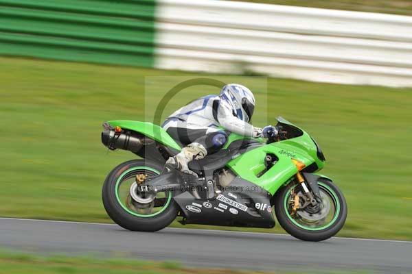 Mallory park Leicestershire;Mallory park photographs;Motorcycle action photographs;event digital images;eventdigitalimages;mallory park;no limits trackday;peter wileman photography;trackday;trackday digital images;trackday photos