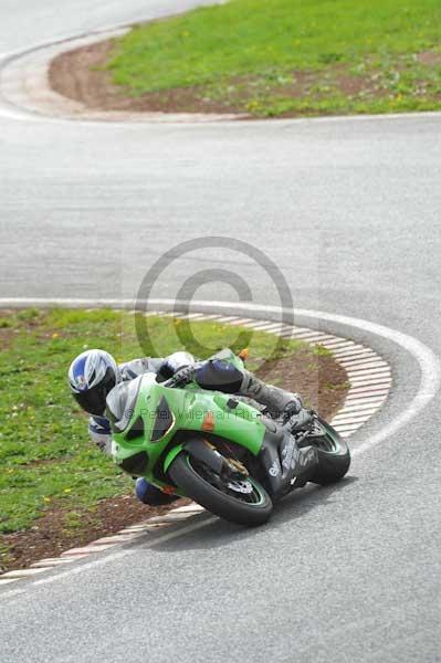 Mallory park Leicestershire;Mallory park photographs;Motorcycle action photographs;event digital images;eventdigitalimages;mallory park;no limits trackday;peter wileman photography;trackday;trackday digital images;trackday photos