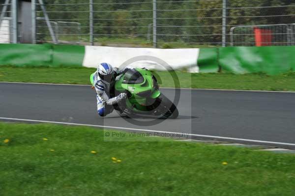 Mallory park Leicestershire;Mallory park photographs;Motorcycle action photographs;event digital images;eventdigitalimages;mallory park;no limits trackday;peter wileman photography;trackday;trackday digital images;trackday photos