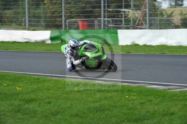 Mallory park Leicestershire;Mallory park photographs;Motorcycle action photographs;event digital images;eventdigitalimages;mallory park;no limits trackday;peter wileman photography;trackday;trackday digital images;trackday photos