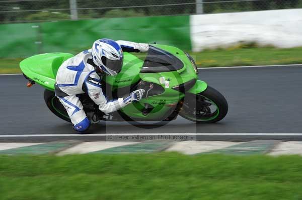 Mallory park Leicestershire;Mallory park photographs;Motorcycle action photographs;event digital images;eventdigitalimages;mallory park;no limits trackday;peter wileman photography;trackday;trackday digital images;trackday photos