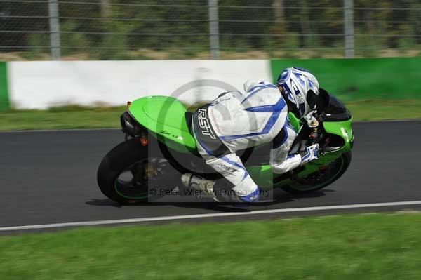 Mallory park Leicestershire;Mallory park photographs;Motorcycle action photographs;event digital images;eventdigitalimages;mallory park;no limits trackday;peter wileman photography;trackday;trackday digital images;trackday photos