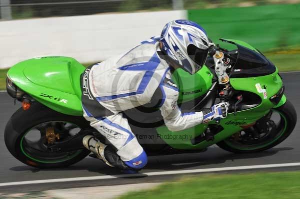 Mallory park Leicestershire;Mallory park photographs;Motorcycle action photographs;event digital images;eventdigitalimages;mallory park;no limits trackday;peter wileman photography;trackday;trackday digital images;trackday photos