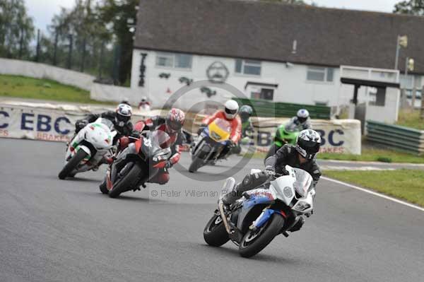 Mallory park Leicestershire;Mallory park photographs;Motorcycle action photographs;event digital images;eventdigitalimages;mallory park;no limits trackday;peter wileman photography;trackday;trackday digital images;trackday photos