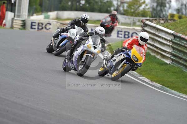 Mallory park Leicestershire;Mallory park photographs;Motorcycle action photographs;event digital images;eventdigitalimages;mallory park;no limits trackday;peter wileman photography;trackday;trackday digital images;trackday photos