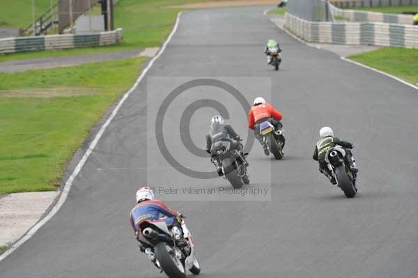 Mallory park Leicestershire;Mallory park photographs;Motorcycle action photographs;event digital images;eventdigitalimages;mallory park;no limits trackday;peter wileman photography;trackday;trackday digital images;trackday photos